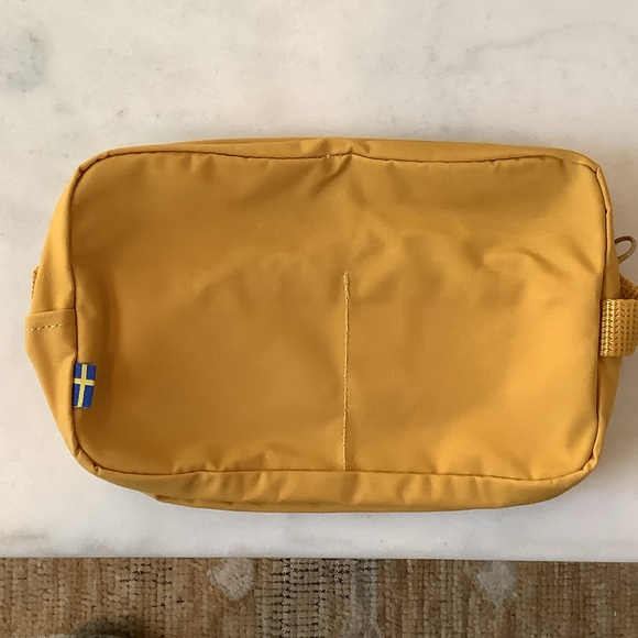 Fjällräven Kånken Yellow Gear Bag, Brand New - Picture 2 of 2